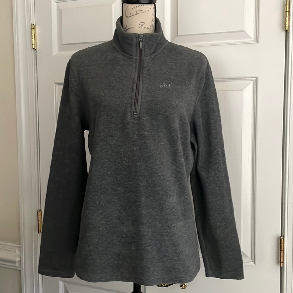 Gap sweater